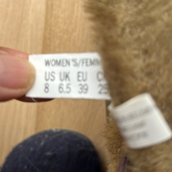 💕🎉 HOST PICK 🎉💕 EUC North Face down filled nylon top boots - Picture 10 of 13